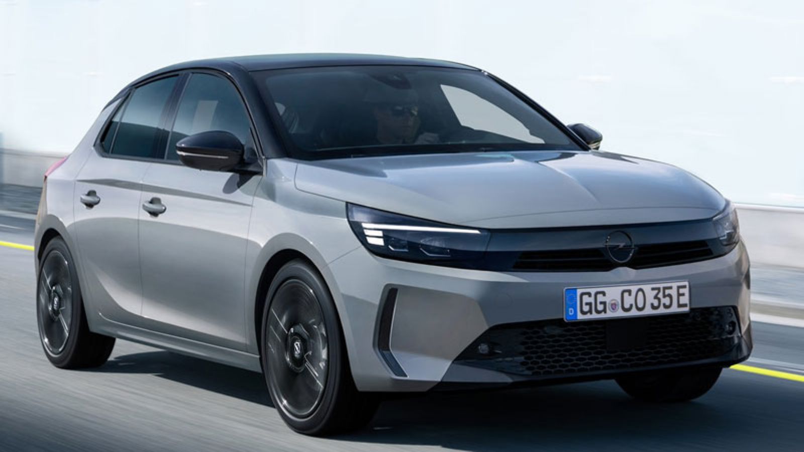 Το Opel Corsa από την εμπρός δεξιά γωνία