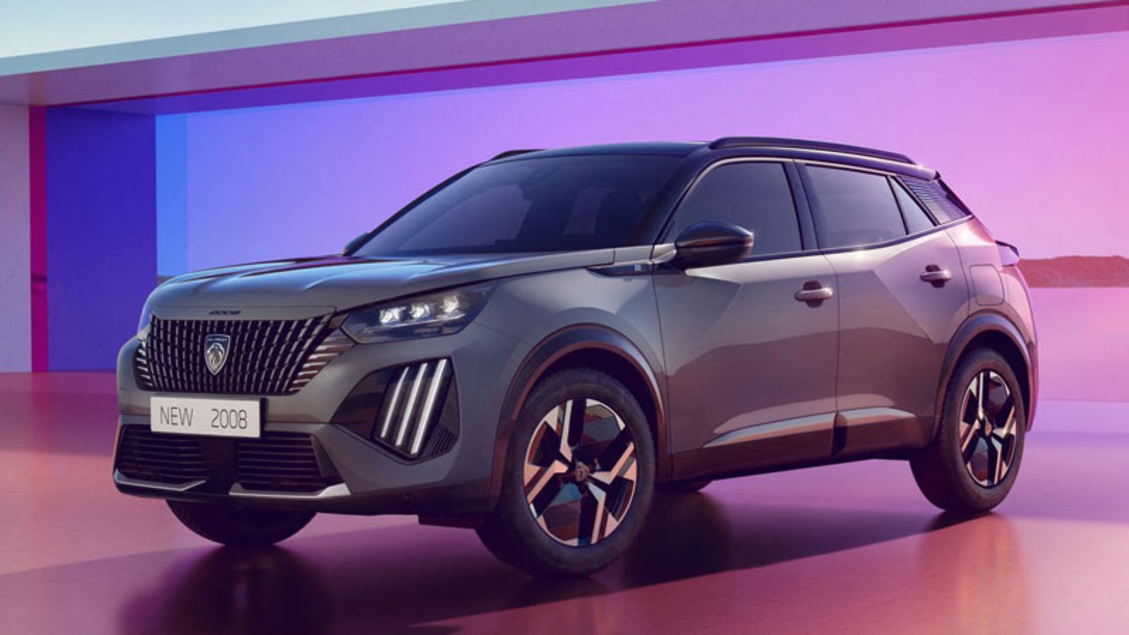 Το Peugeot 2008 Hybrid από την εμπρός αριστερή πλευρά