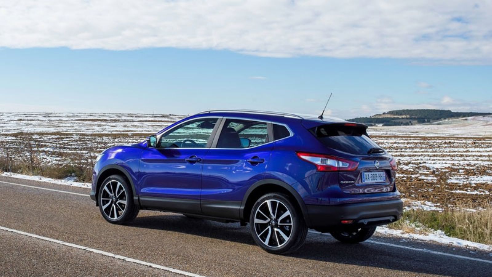 Το Nissan Qashqai από την πίσω αριστερή γωνία