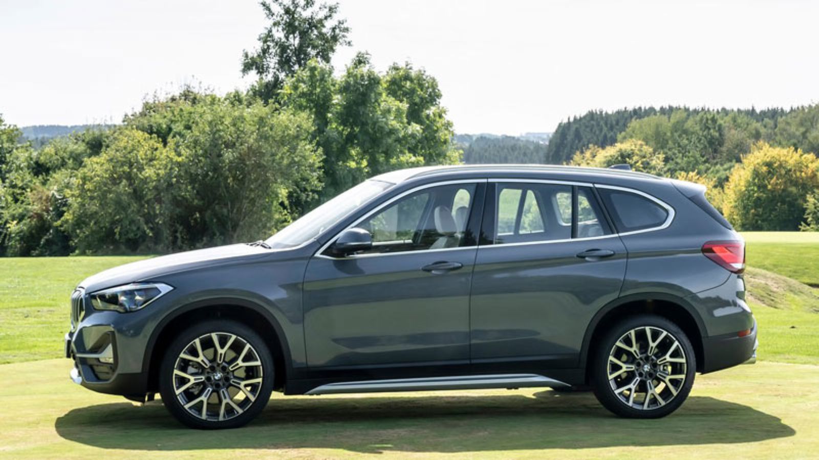 Η BMW X1 από το πλάι