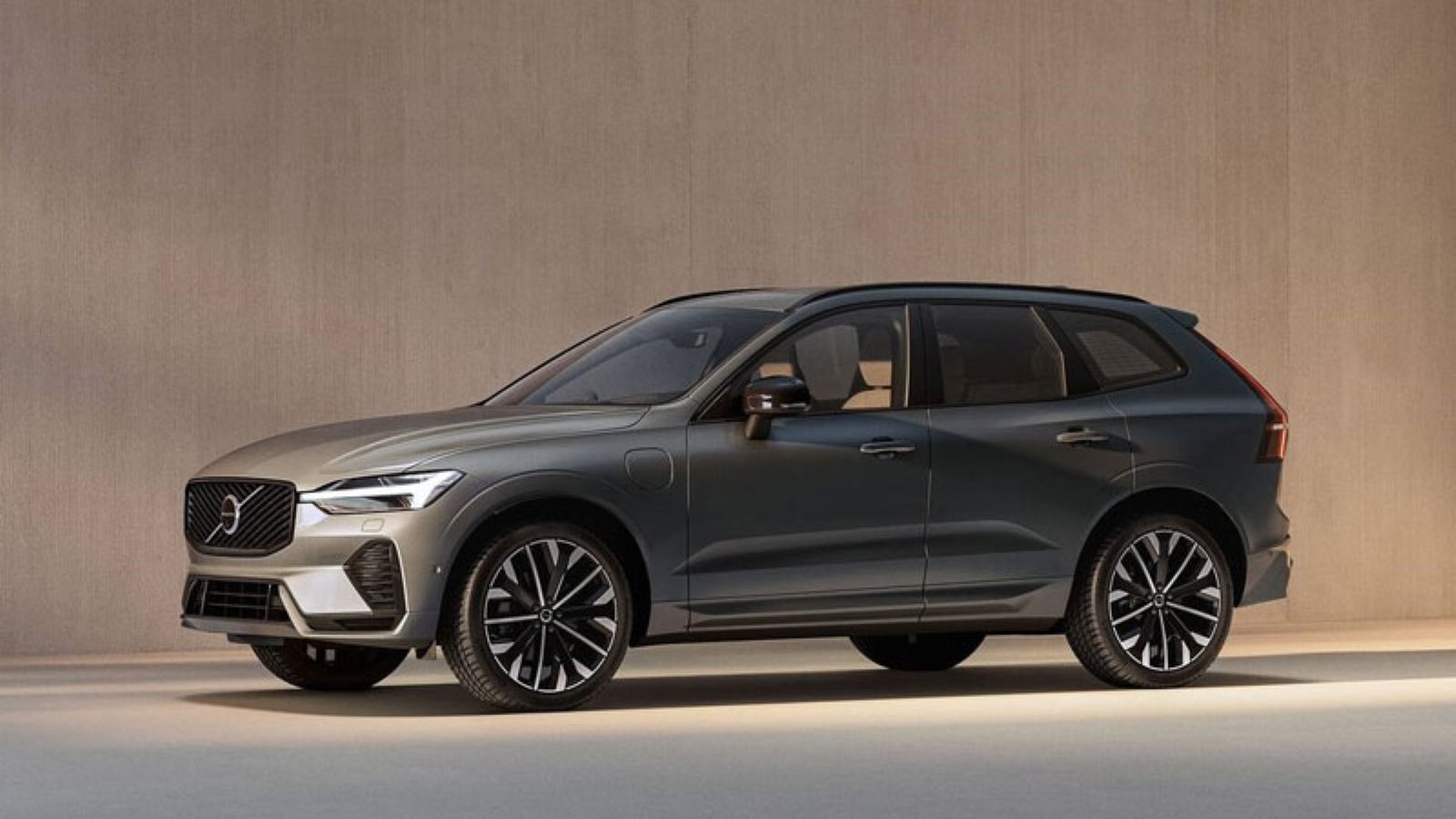 Το Volvo XC60 από το εμπρός μέρος, αριστερή γωνία