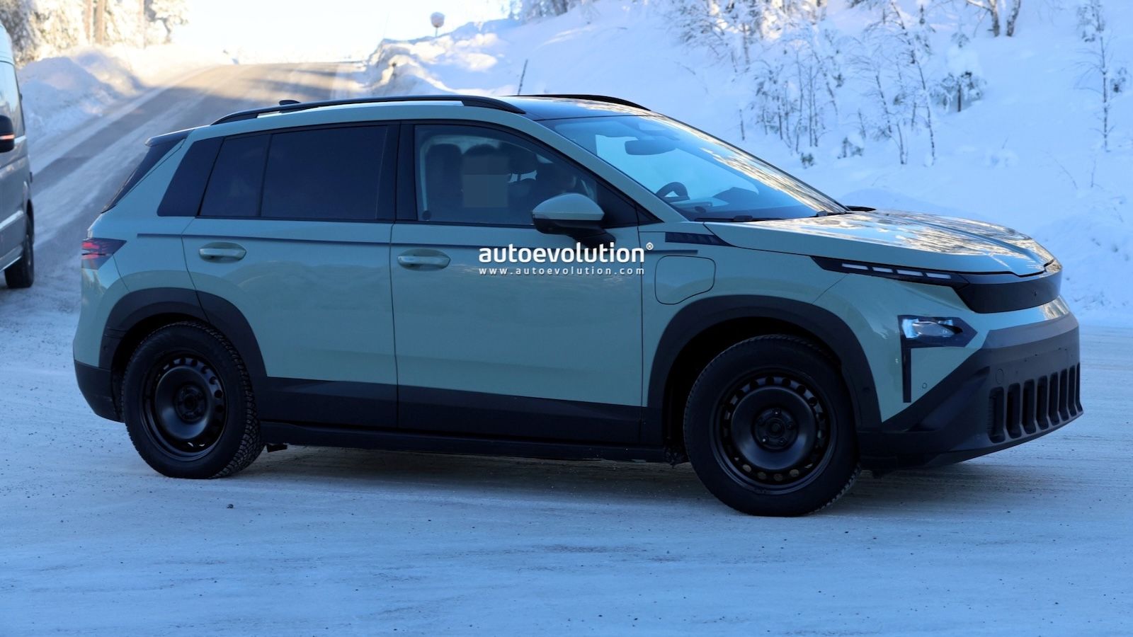 Skoda Epiq: Νέο ηλεκτρικό B-SUV εμφανίστηκε με περιορισμένο καμουφλάζ