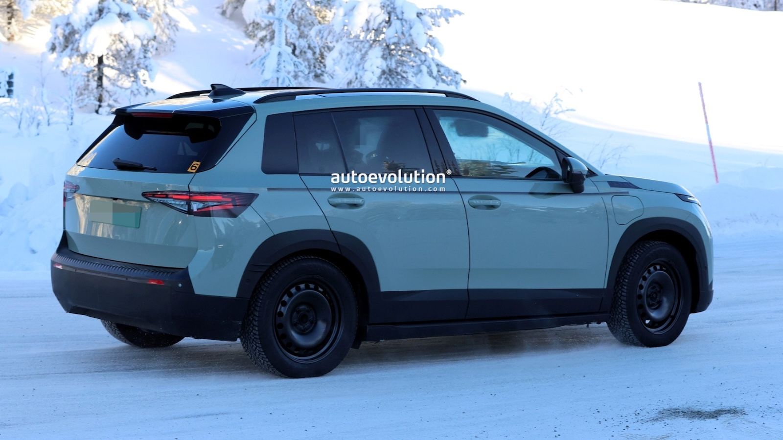 Skoda Epiq: Νέο ηλεκτρικό B-SUV εμφανίστηκε με περιορισμένο καμουφλάζ