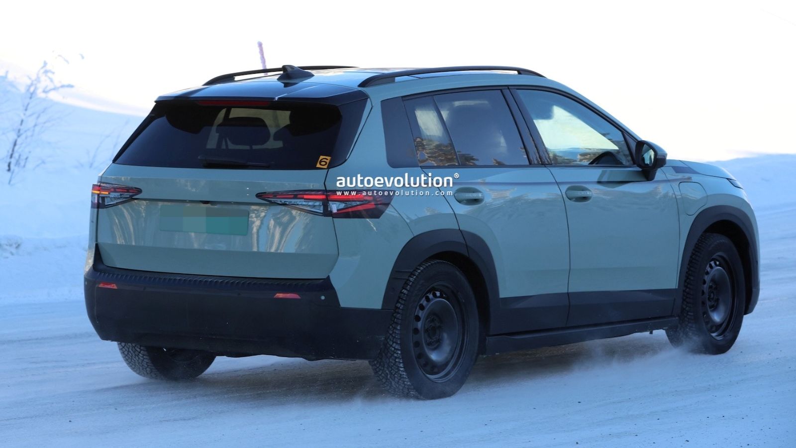 Skoda Epiq: Νέο ηλεκτρικό B-SUV εμφανίστηκε με περιορισμένο καμουφλάζ