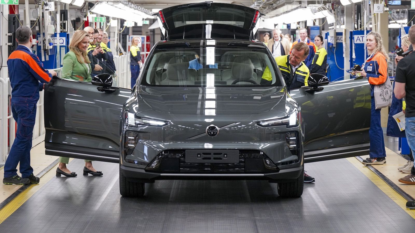 Το μεγάλο στοίχημα της Volvo στην Torslanda: Ξεκίνησε η παραγωγή του EX60