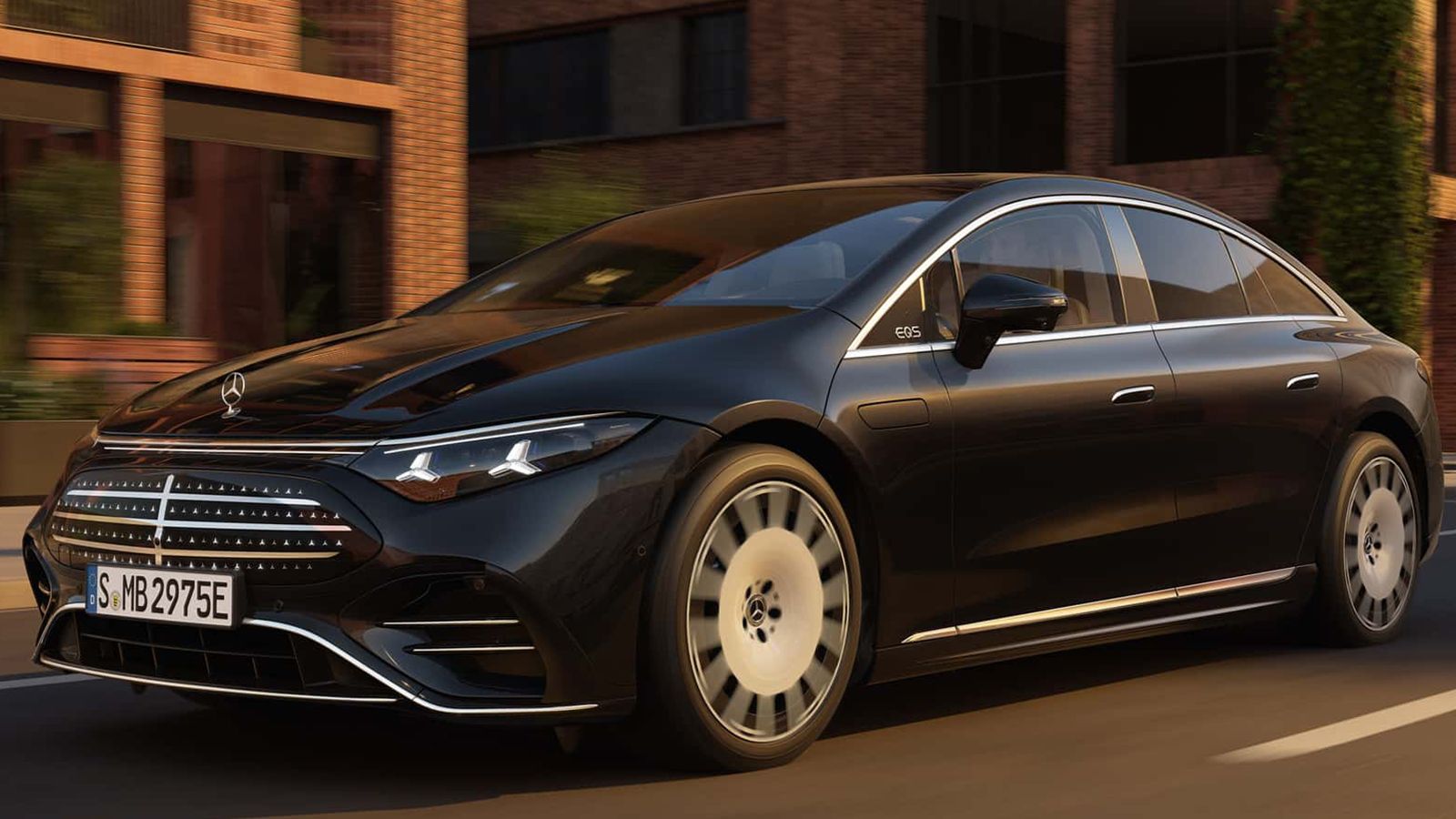 Πρεμιέρα για την ανανεωμένη Mercedes EQS