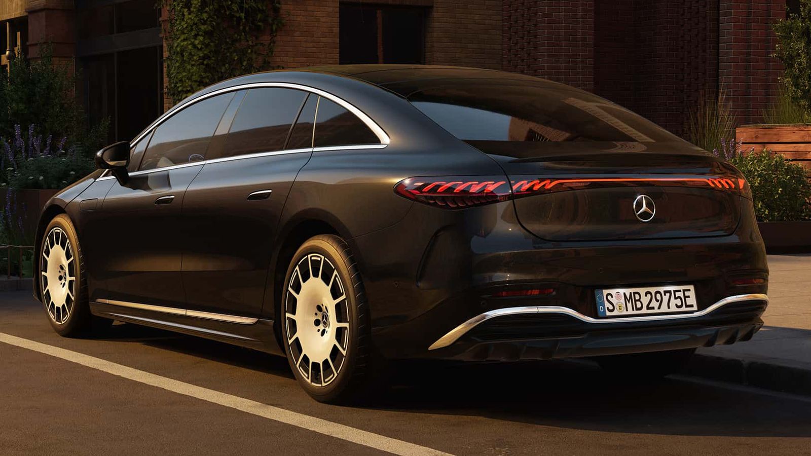 Πρεμιέρα για την ανανεωμένη Mercedes EQS