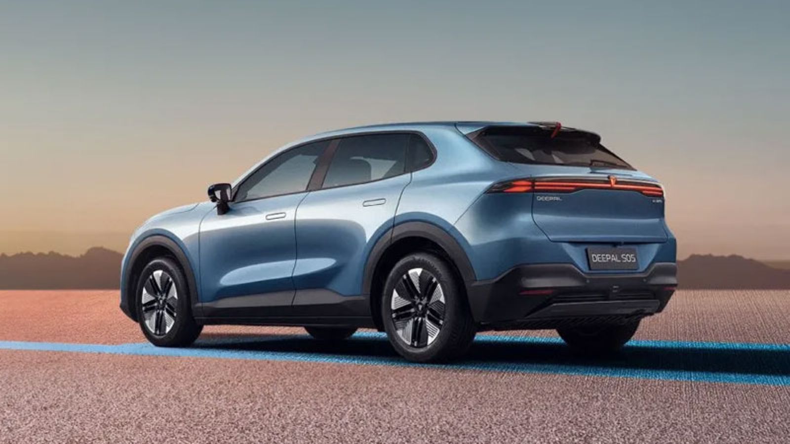 Το Changan Deepal S05 από πίσω, αριστερή γωνία