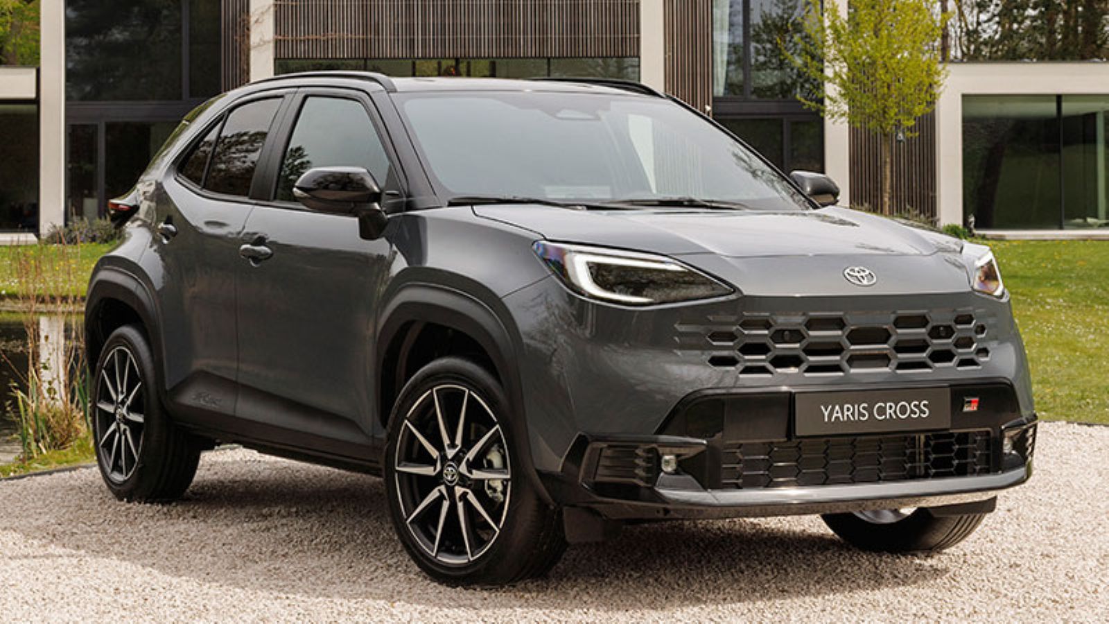 Το ευφυές και κορυφαίο σε πωλήσεις Toyota Yaris Cross ανανεώνεται σχεδιαστικά