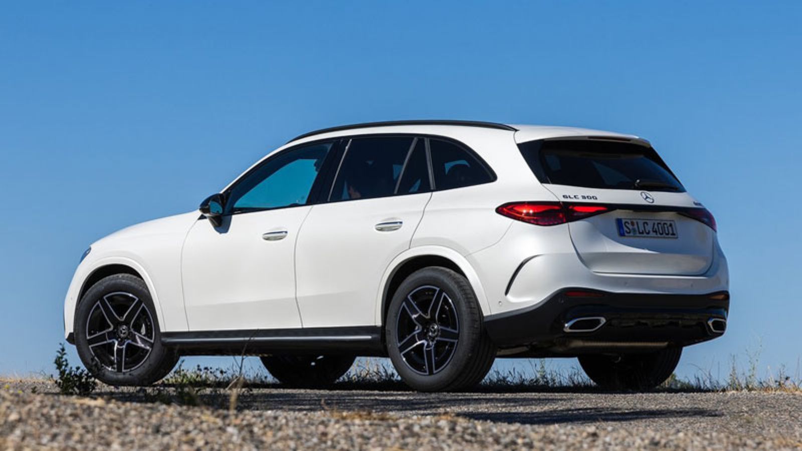 Η Mercedes GLC από την πίσω αριστερή γωνία