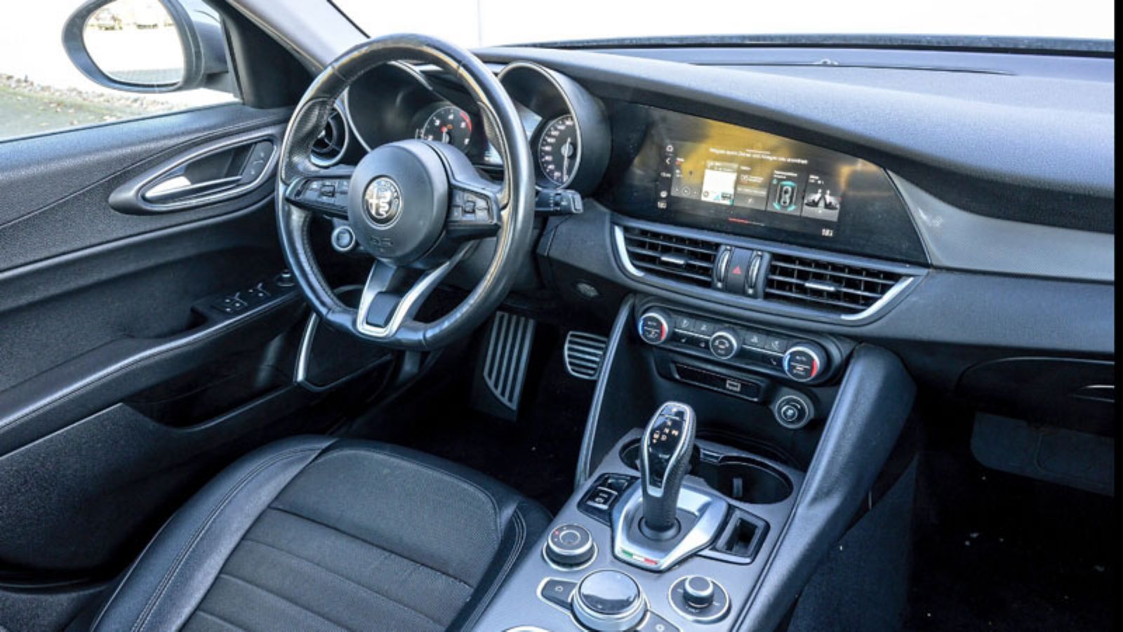 Το εσωτερικό της Alfa Romeo Giulia