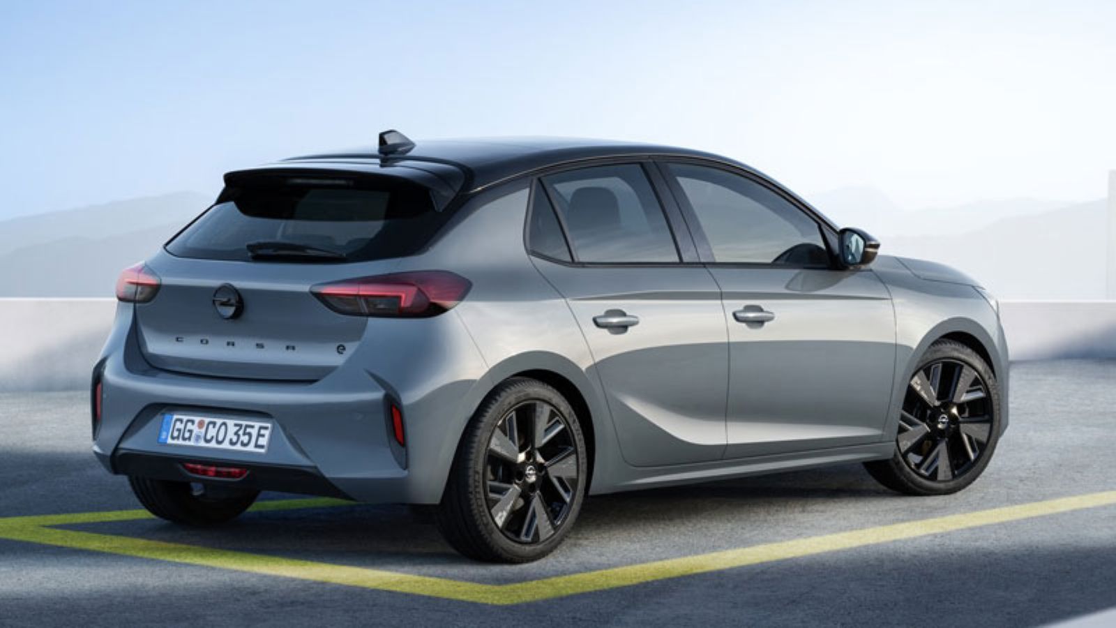 Το Opel Corsa από την πίσω δεξιά γωνία