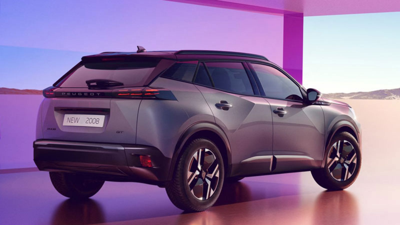 Το Peugeot 2008 Hybrid από την πίσω δεξιά πλευρά