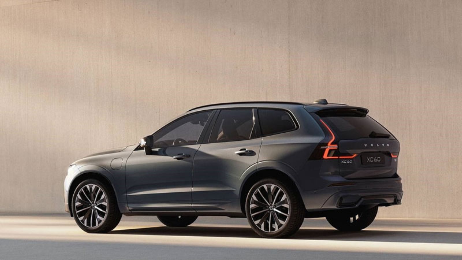 Το Volvo XC60 από το πίσω μέρος, αριστερή γωνία