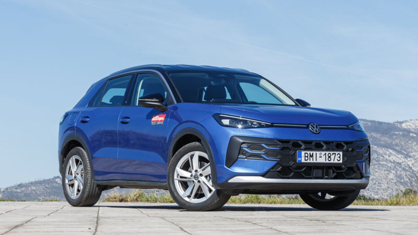 Το VW T-Roc από την εμπρός δεξιά πλευρά
