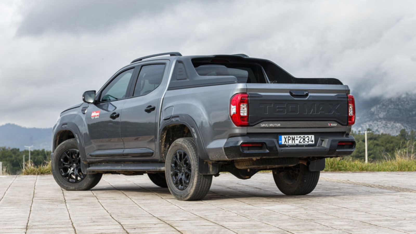 Το Maxus T60 Max από την πίσω αριστερή γωνία