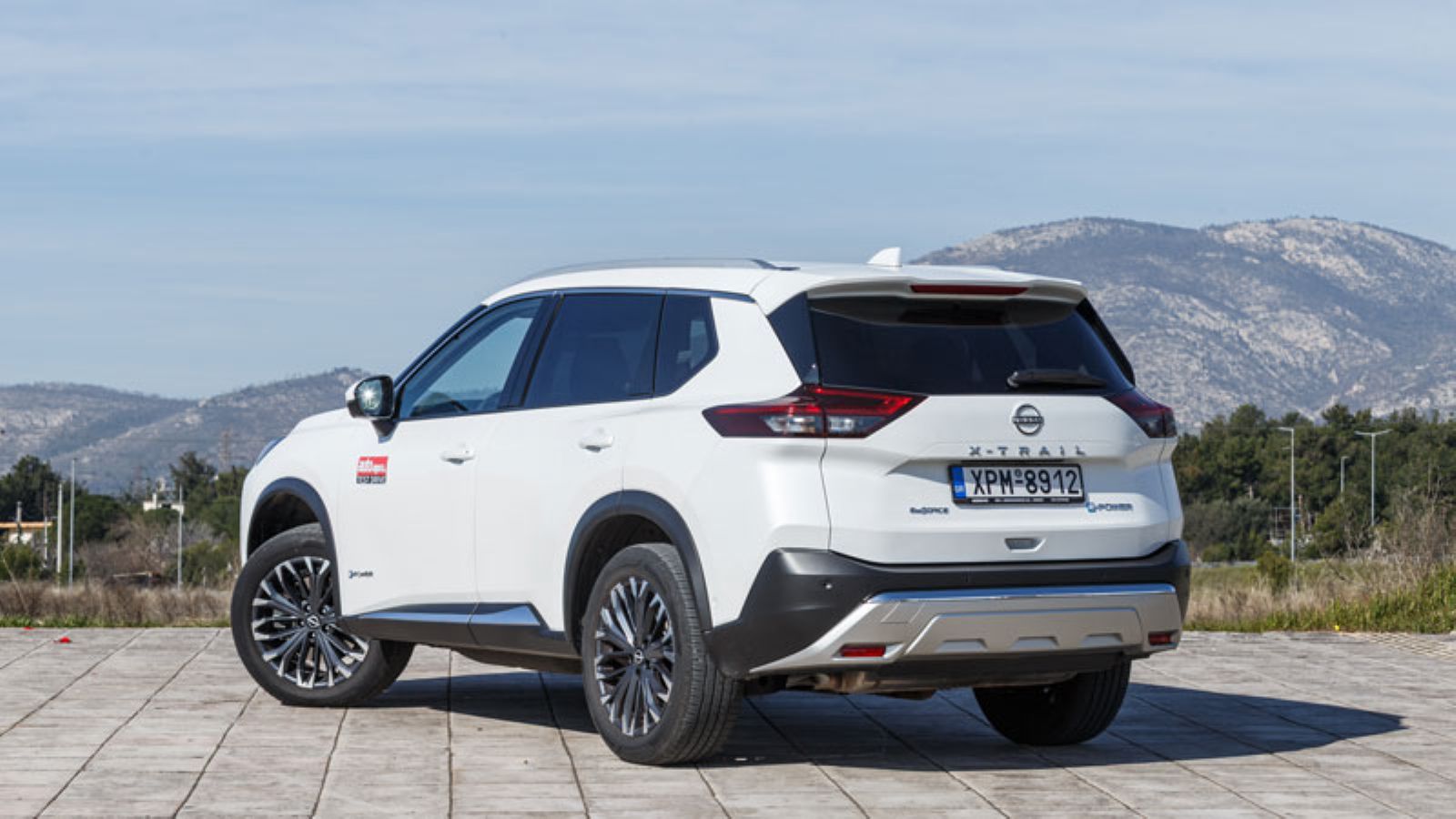 Παρά το πλούσιο εκτόπισμα του, βγάζει μια premium αισθητική που οφείλεται κυρίως στις προσεγμένες λεπτομέρειες