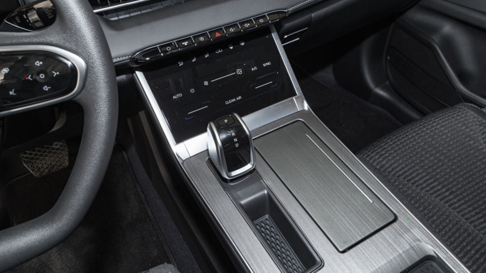 Η κεντρική κονσόλα του Chery Tiggo 4 Hybrid