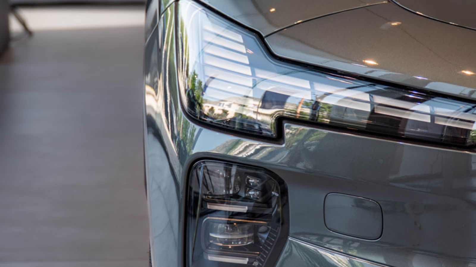 Τα εμπρός φανάρια του Volvo EX60