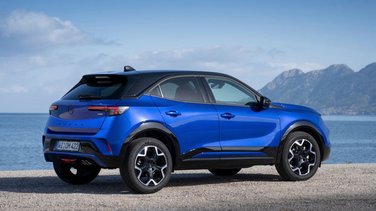 Το Opel Mokka από την πίσω δεξιά γωνία