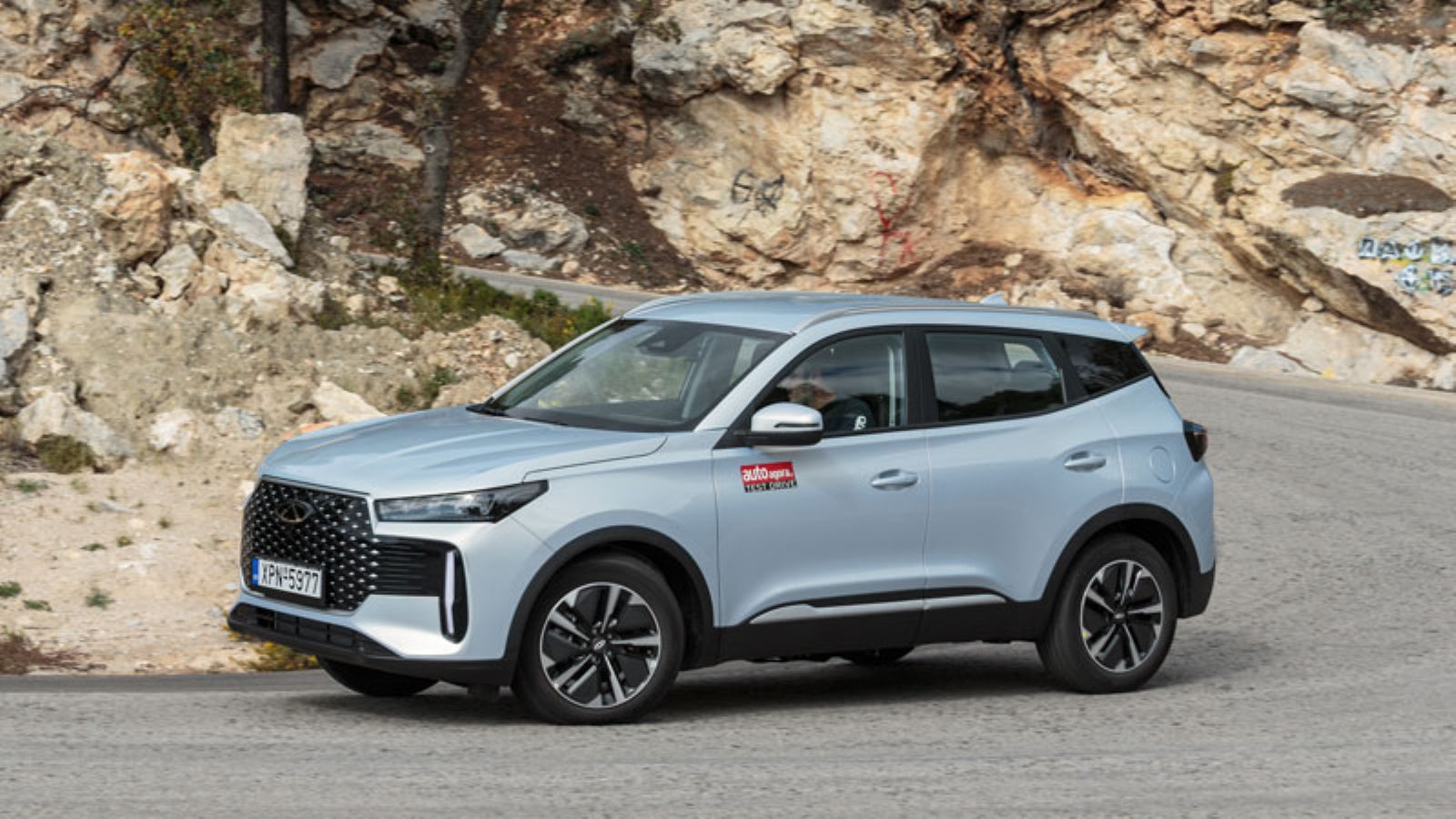 Το Chery Tiggo 4 Hybrid σε στροφή