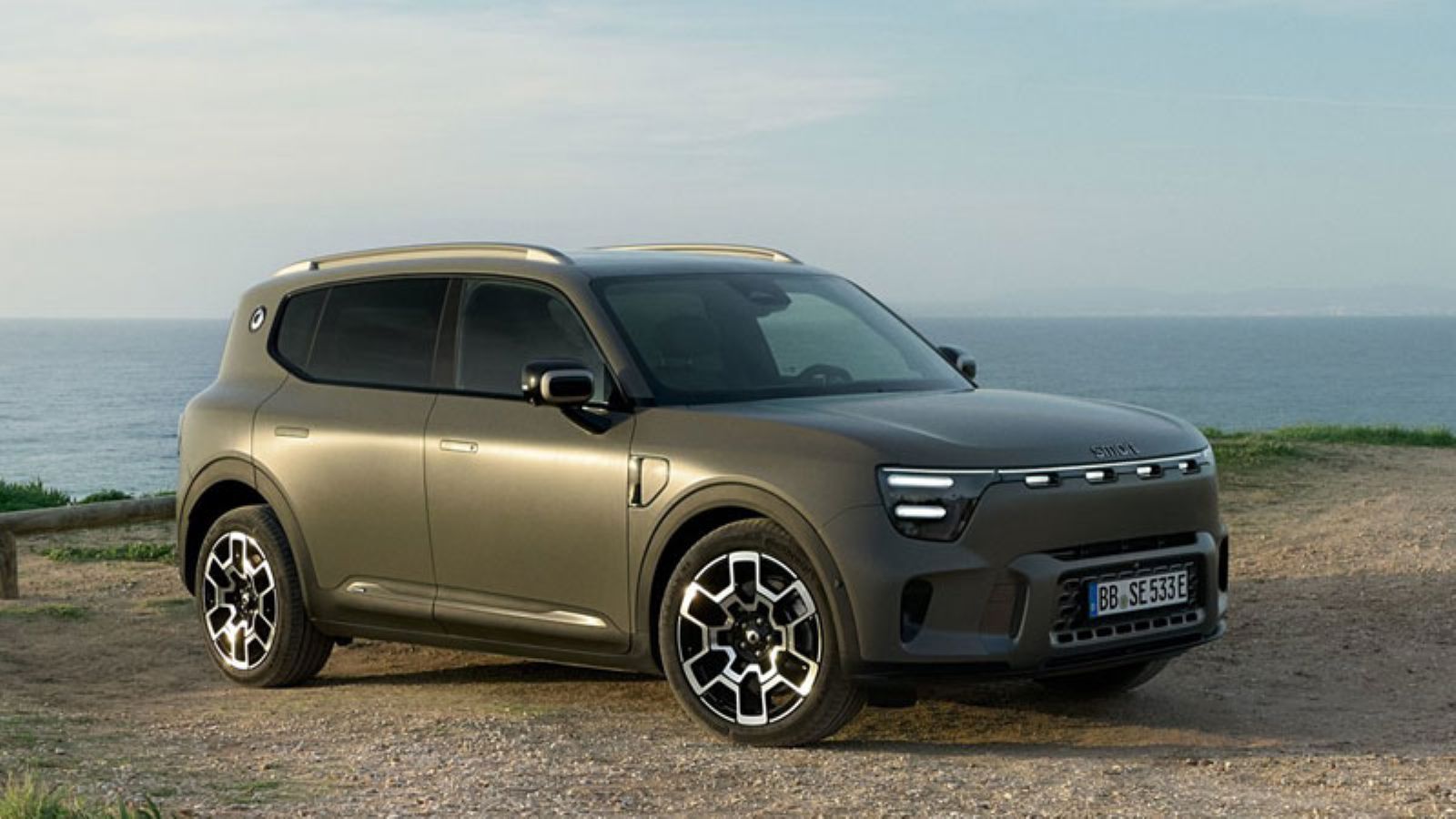 Το smart 5 από εμπρός, δεξιά γωνία