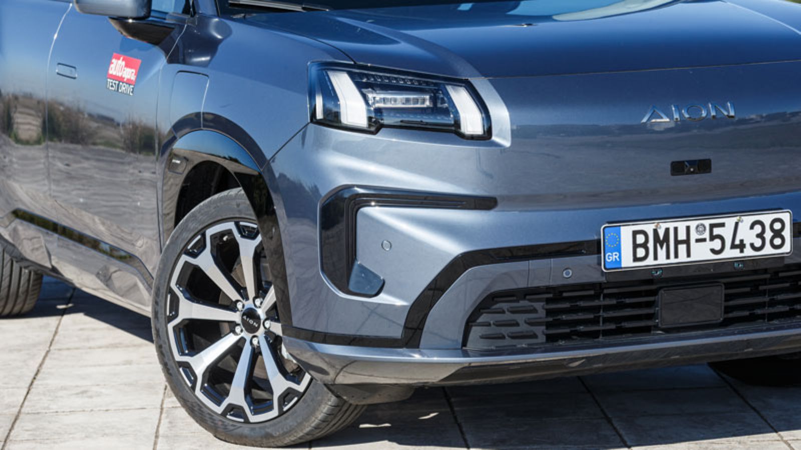 Ο εμπρόσθιος πρόβολος του AION V