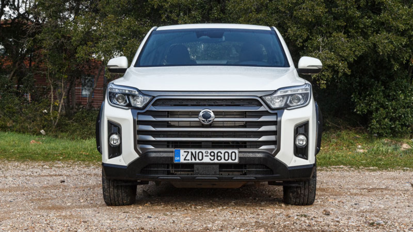 Το KGM Musso Grand από το εμπρός μέρος