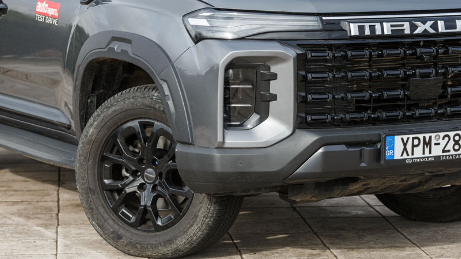 Η εμπρός δεξιά γωνία του Maxus T60 Max