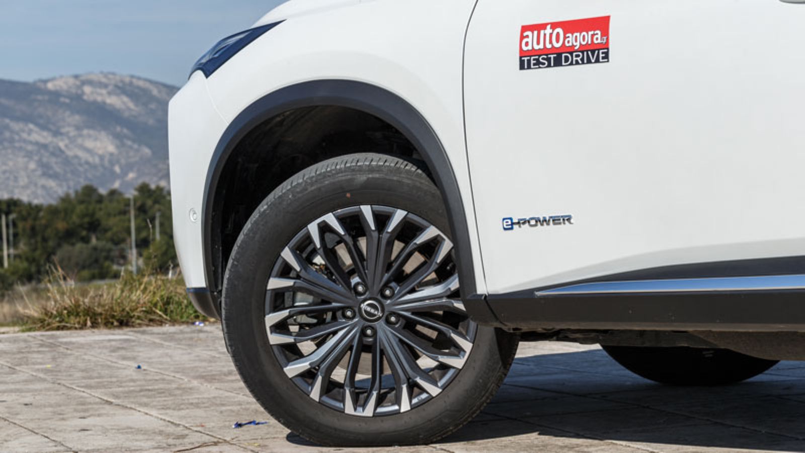 Το σύστημα αναρτήσεων απορροφά με ευκολία σχεδόν όλες τις κακοτεχνίες που μπορείς να συναντήσεις στους ελληνικούς δρόμους