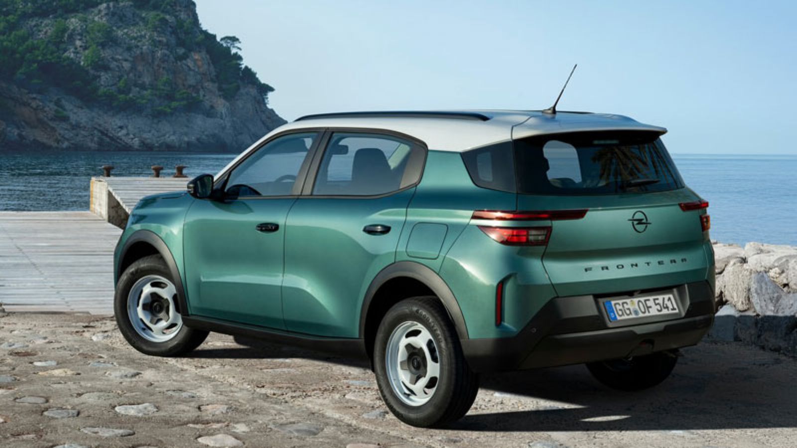 Το Opel Frontera από την πίσω αριστερή γωνία