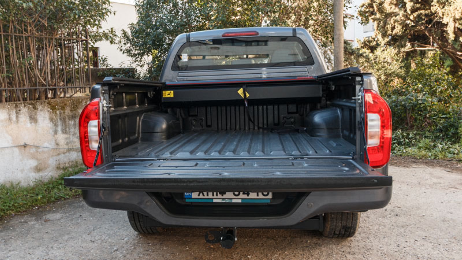 Στο εσωτερικό του Foton Tunland G7 χωράνε 5 μεγαλόσωμοι ενήλικες, η καρότσα έχει μήκος 1,52 μέτρα