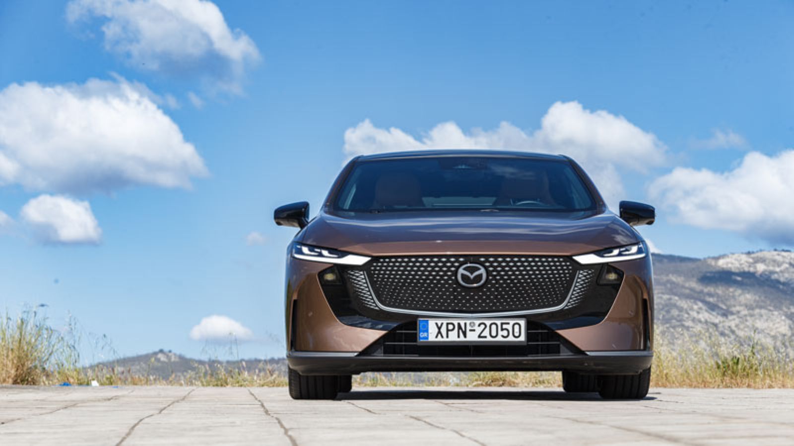 Το Mazda 6e από την εμπρός πλευρά
