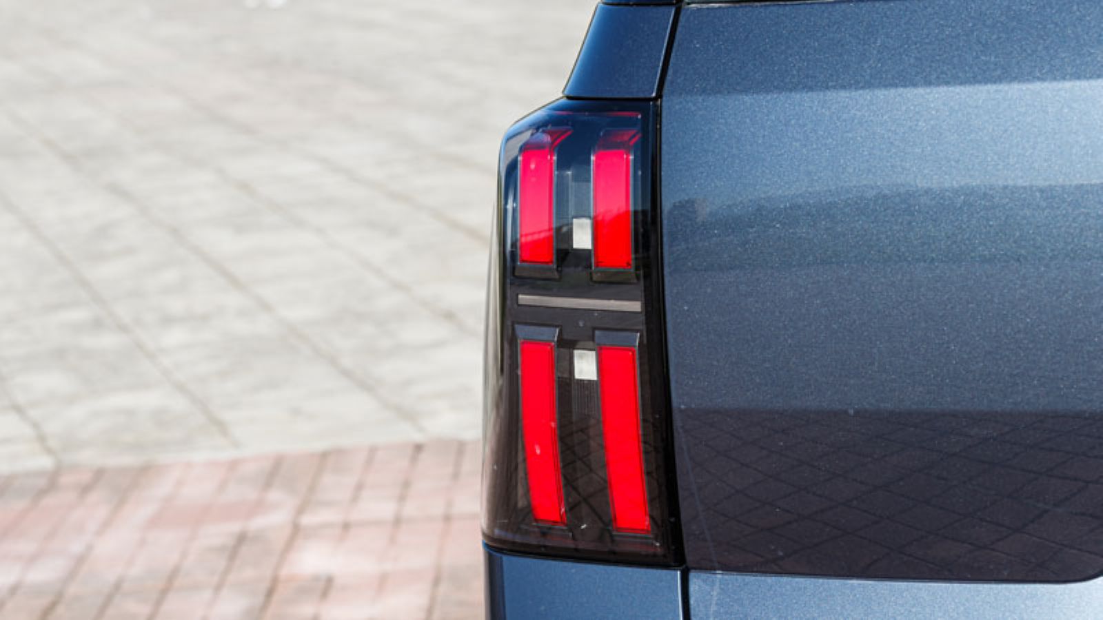 Τα πίσω φανάρια του AION V