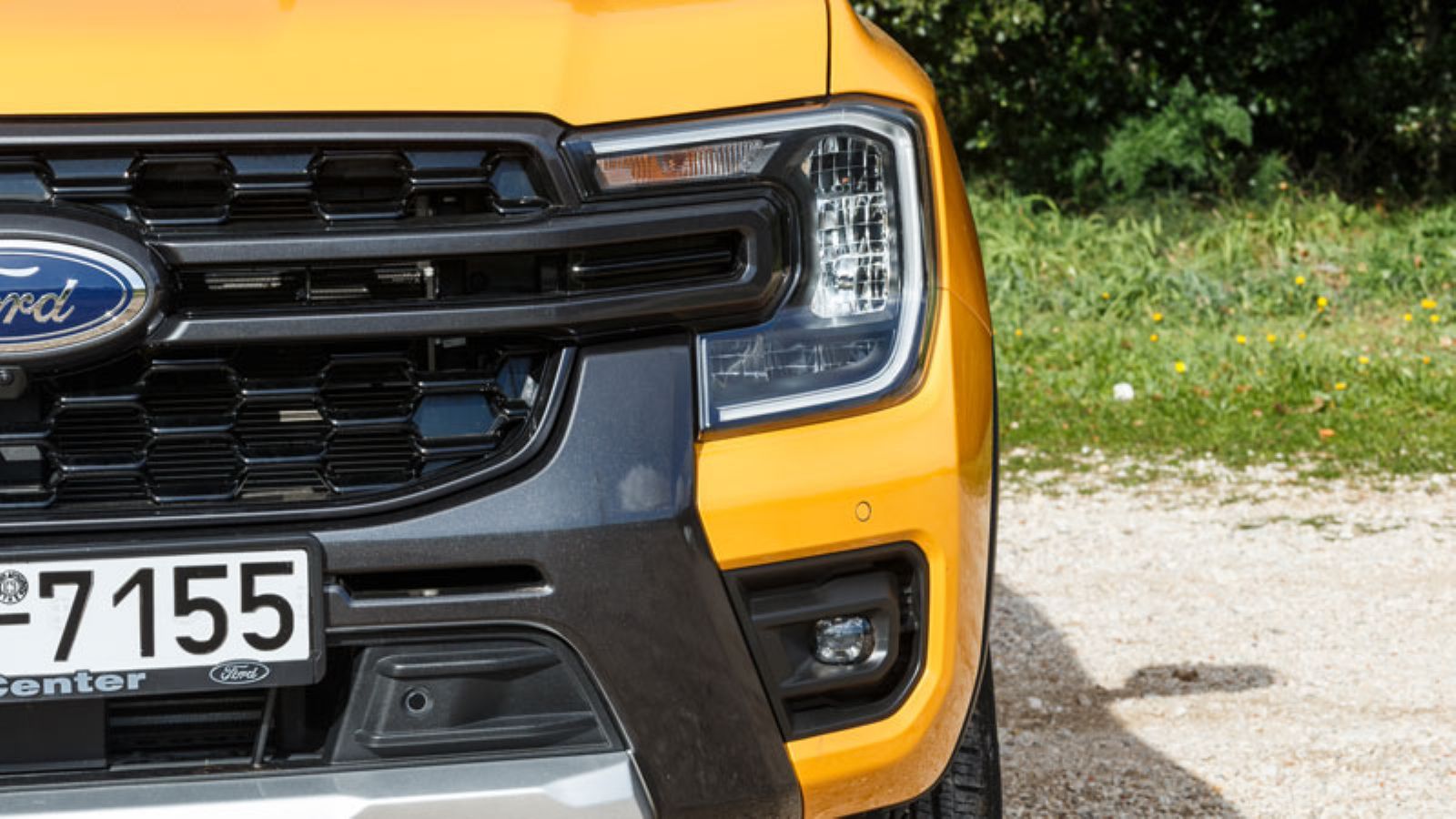 Το εμπρός φανάρι του Ford Ranger PHEV