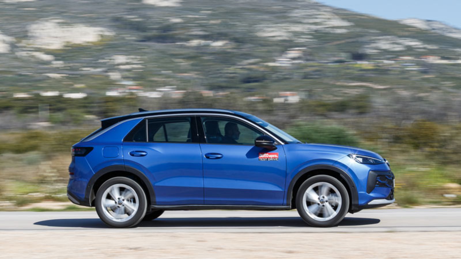 Volkswagen T-Roc 116 PS: Τι βαθμό παίρνει σε κατανάλωση, χώρους, επιδόσεις, εγγυήσεις;