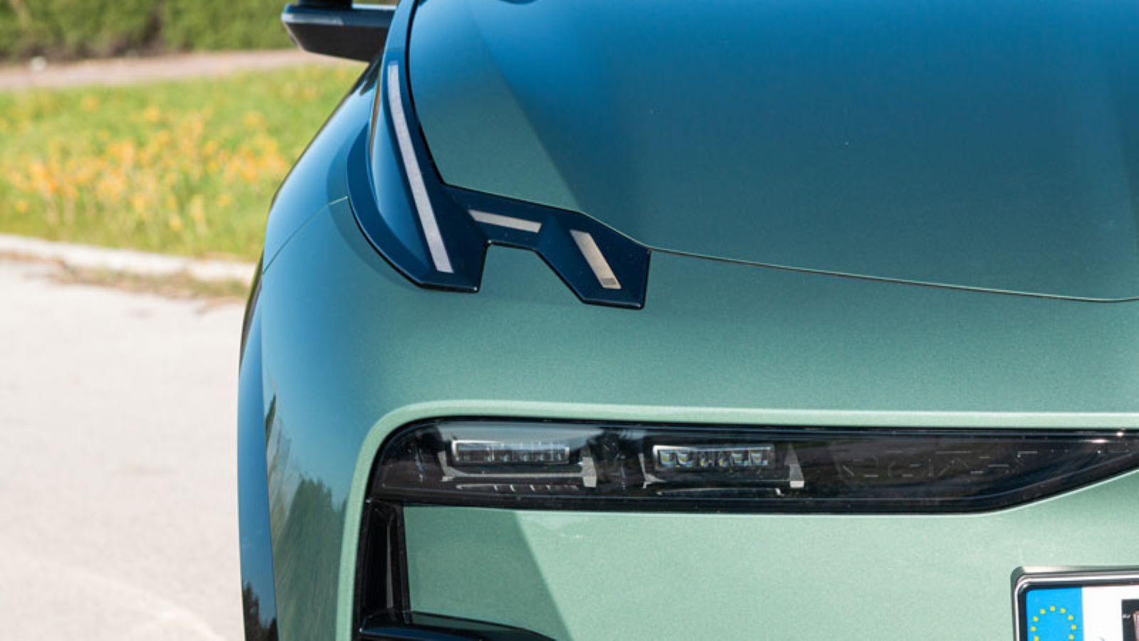 Τα εμπρός φανάρια του Zeekr X