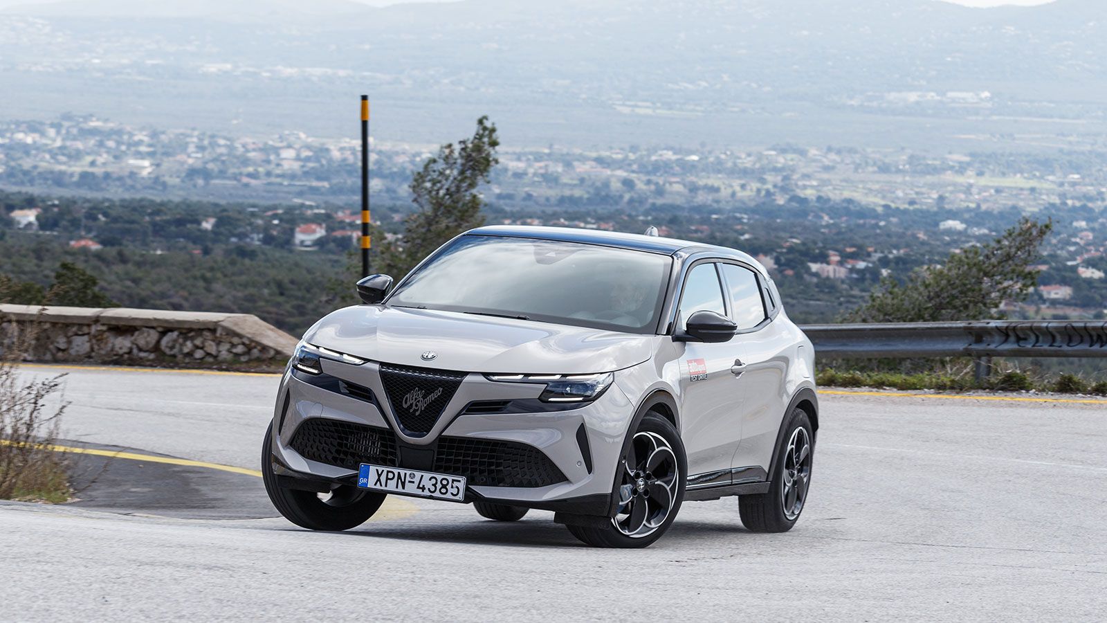 Alfa Romeo Junior. Τι βαθμό παίρνει σε κατανάλωση, χώρους, επιδόσεις, εγγυήσεις.