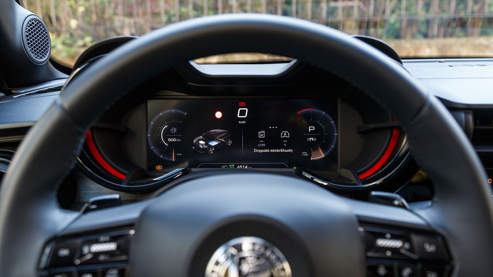 Alfa Romeo Junior. Πόσο καλό είναι σε εξοπλισμό άνεσης και ασφάλειας.