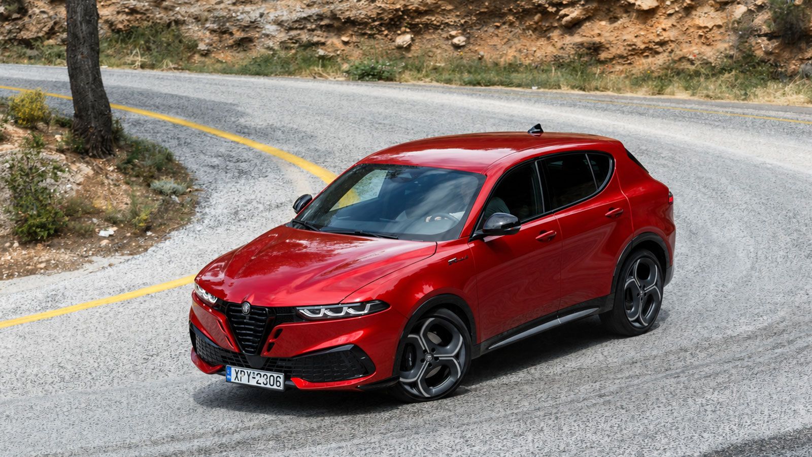 Alfa Romeo Tonale. Πόσο καλό είναι σε εξοπλισμό άνεσης και ασφάλειας.