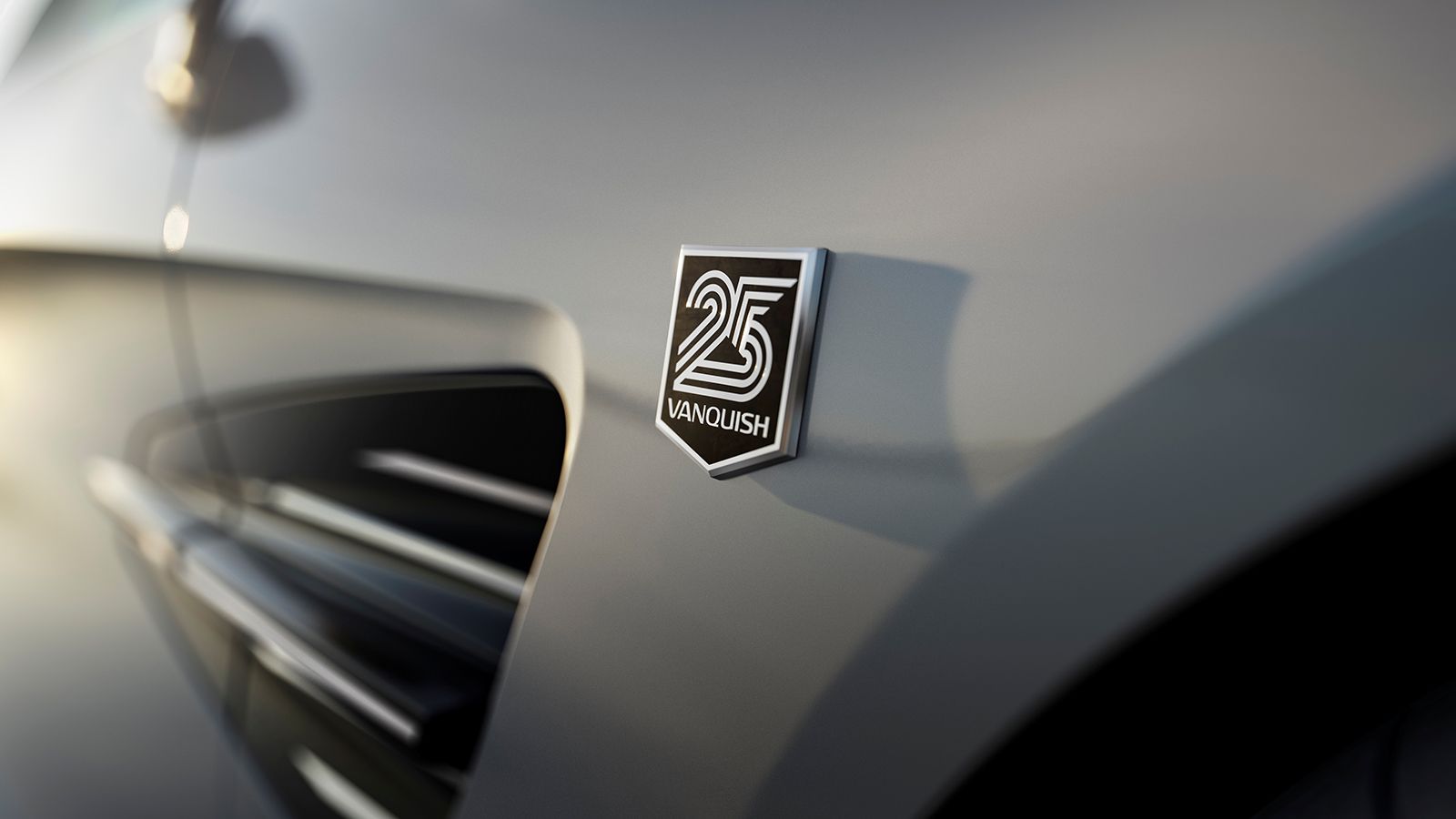 Η νέα Aston Martin Vanquish 25 τιμά το βρετανικό GT