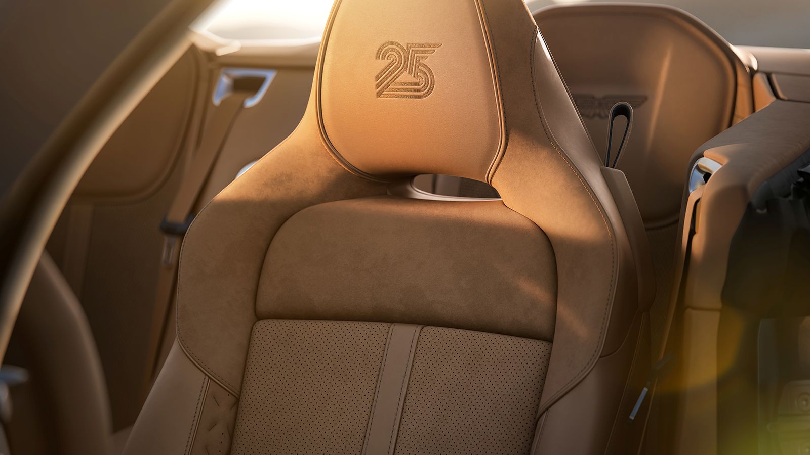 Η νέα Aston Martin Vanquish 25 τιμά το βρετανικό GT