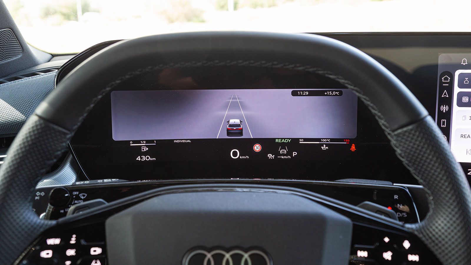 Audi Q3. Πόσο καλό είναι σε εξοπλισμό άνεσης και ασφάλειας.