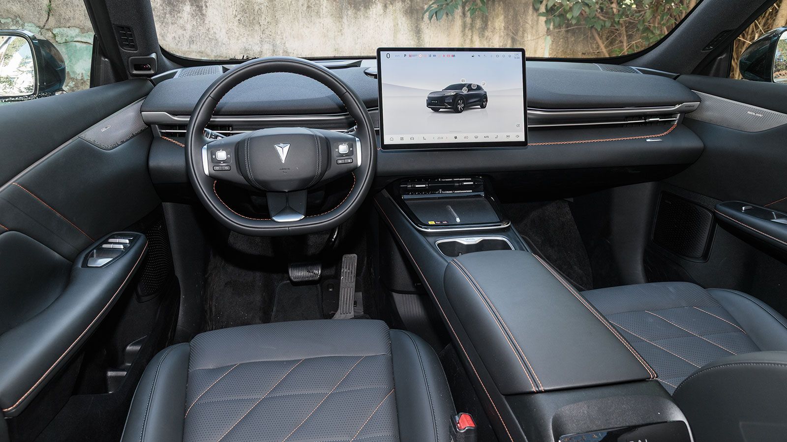 Changan Deepal S05. Πόσο καλό είναι σε εξοπλισμό άνεσης και ασφάλειας.