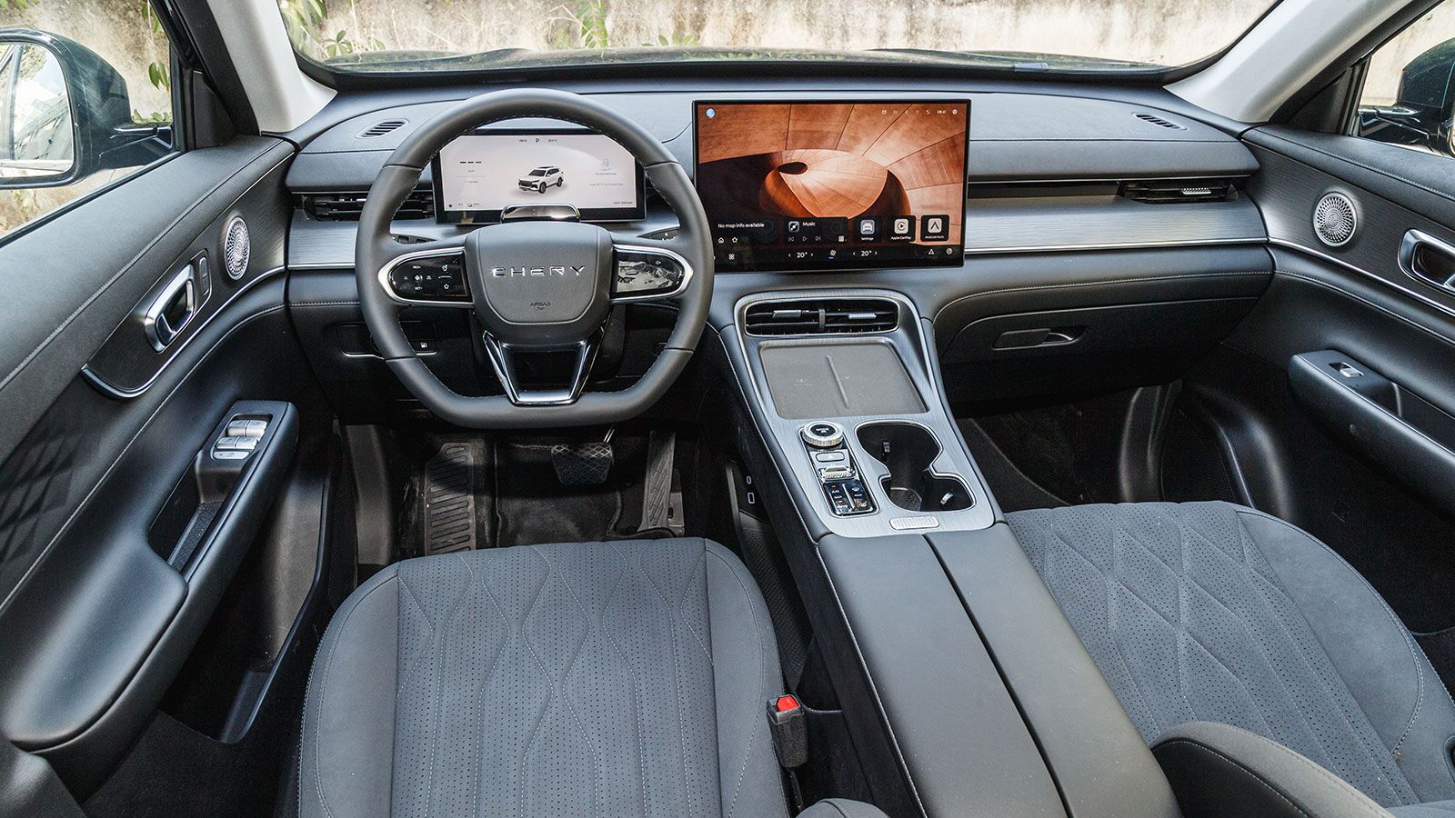 Chery Tiggo 8. Πόσο καλό είναι σε εξοπλισμό άνεσης και ασφάλειας.