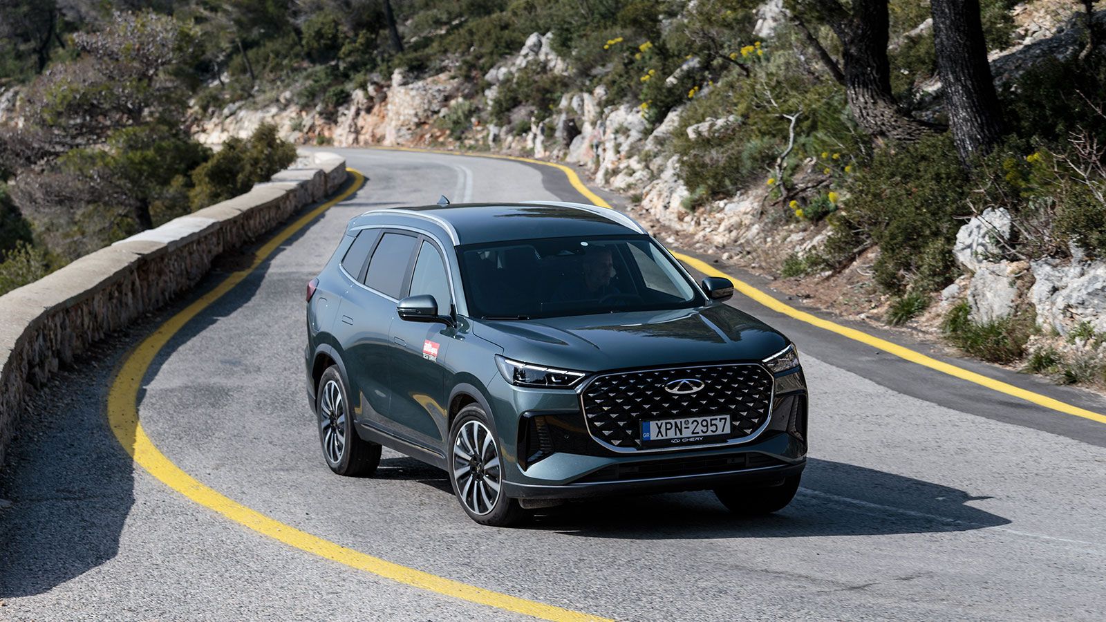 Chery Tiggo 8. Πόσο καλό είναι σε εξοπλισμό άνεσης και ασφάλειας.