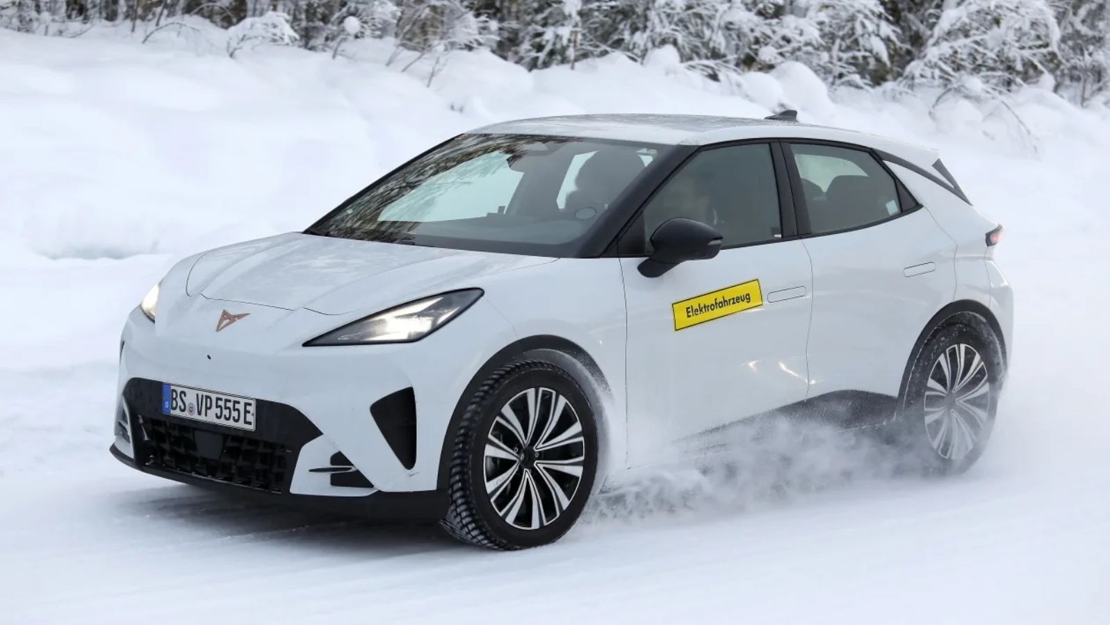 Cupra Raval: Διέρρευσαν νέες εικόνες του ηλεκτρικού supermini πριν την πρεμιέρα