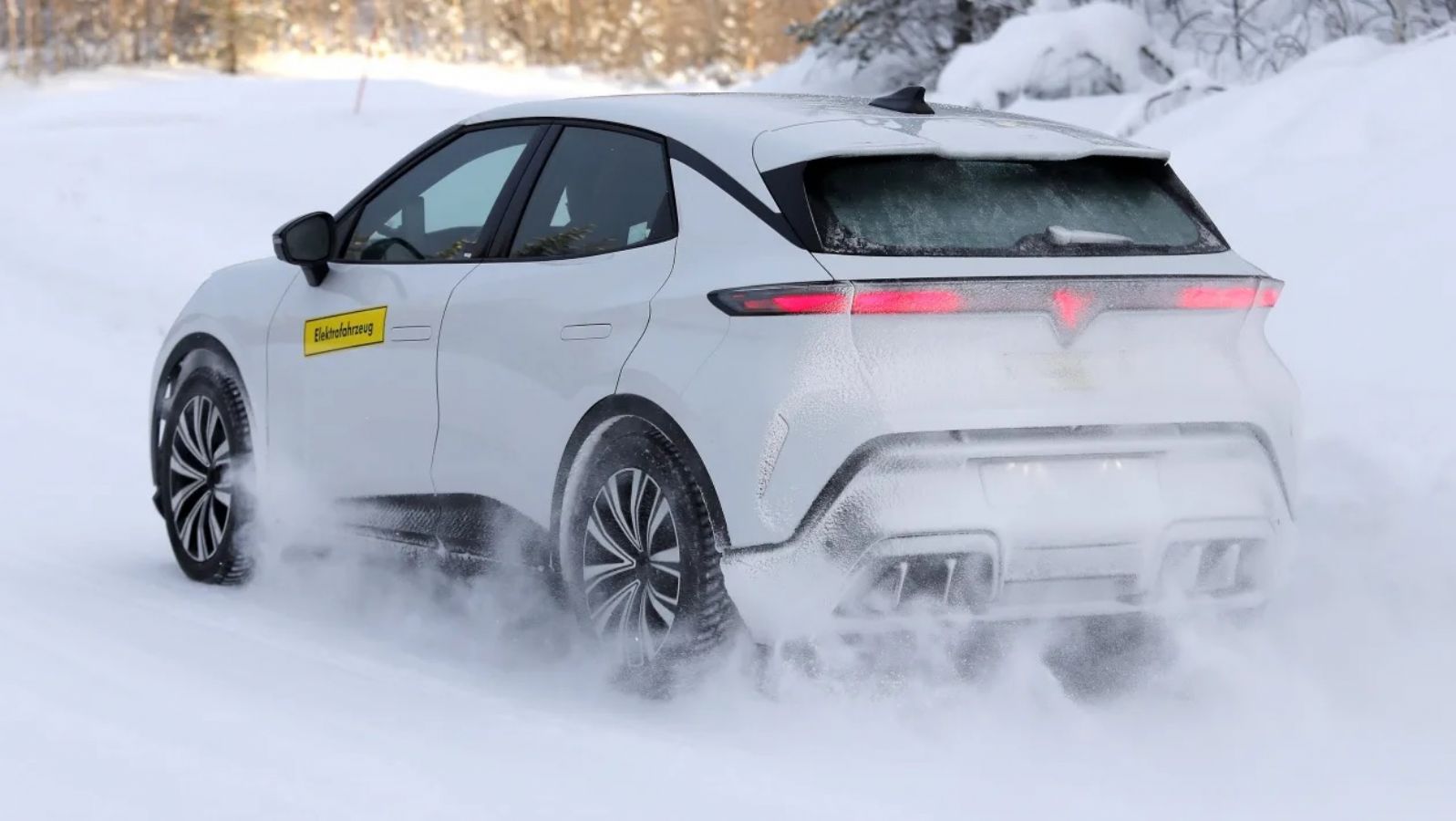 Cupra Raval: Διέρρευσαν νέες εικόνες του ηλεκτρικού supermini πριν την πρεμιέρα