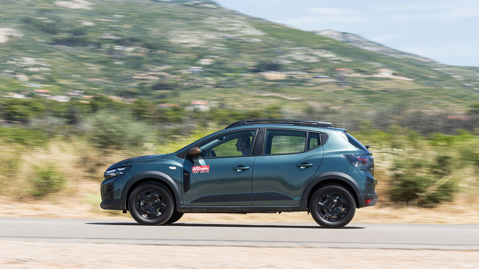 Το Sandero Stepway έχει αυξημένη απόσταση από το έδαφος, κοντά στα 20 εκ.