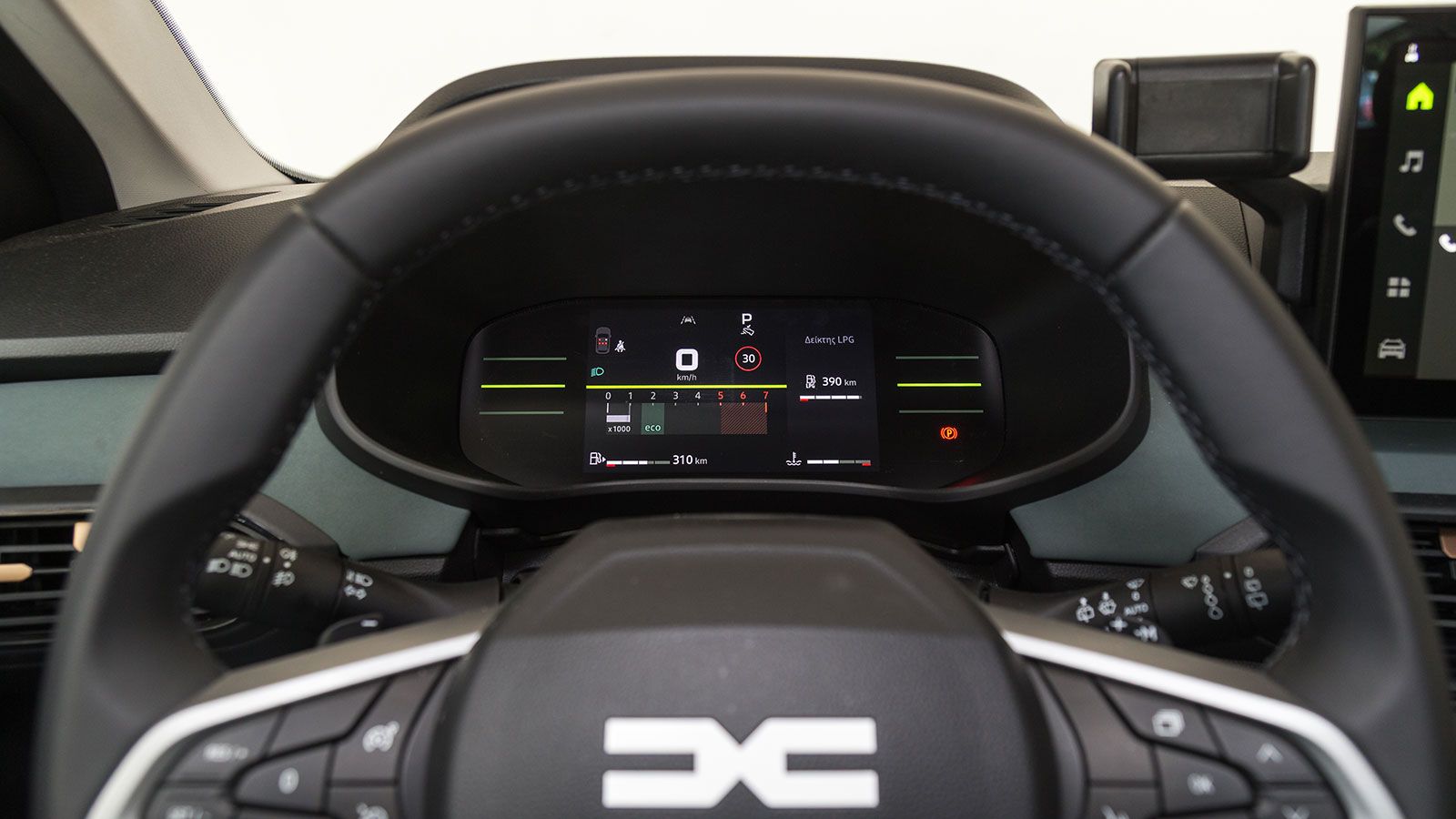 Dacia Sandero Stepway. Πόσο καλό είναι σε εξοπλισμό άνεσης και ασφάλειας.